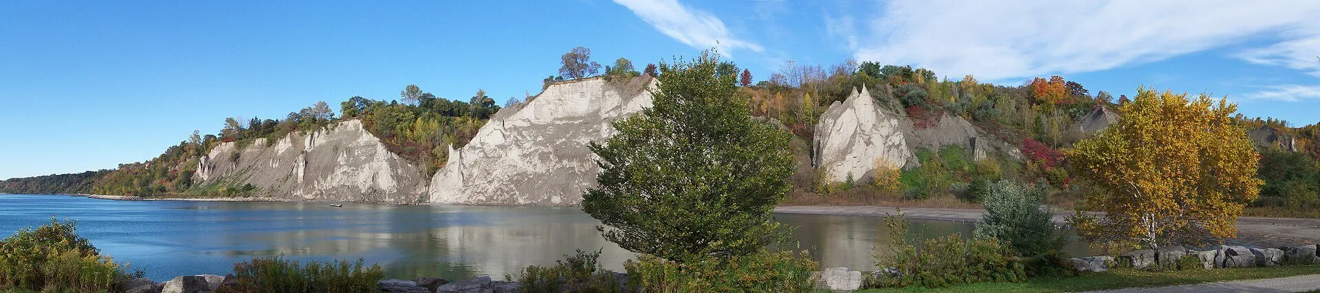 Scarborough Bluffs and Pickering waterfront homes - Daniel & Heather Krzewski real estate